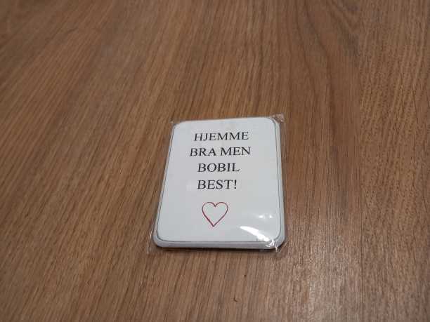 Kylskåpsmagnet ¨Hjemme Bra Men Bobil Best¨ 6,5x8cm